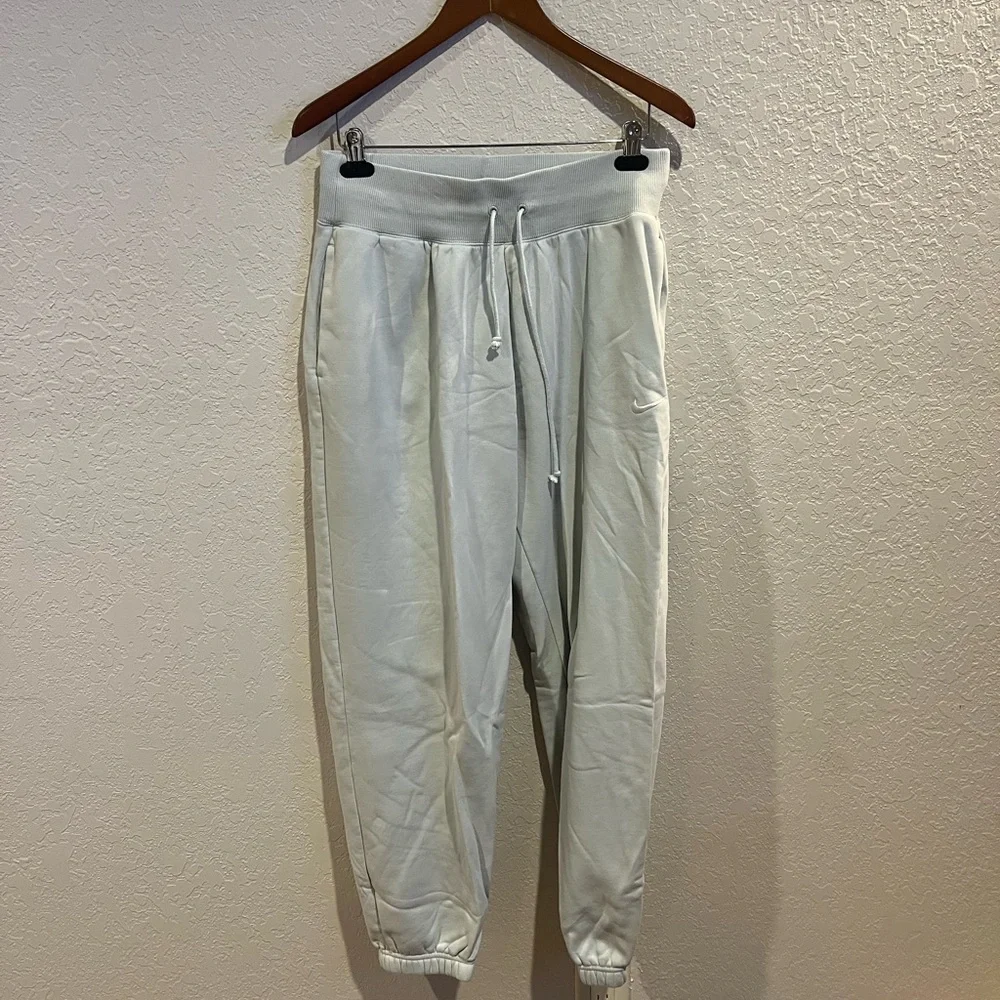 Nike Loose Fit Joggers